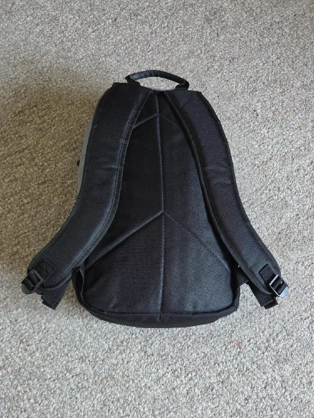 NWOT Eastsport Gray Backpack with Multiple Pockets